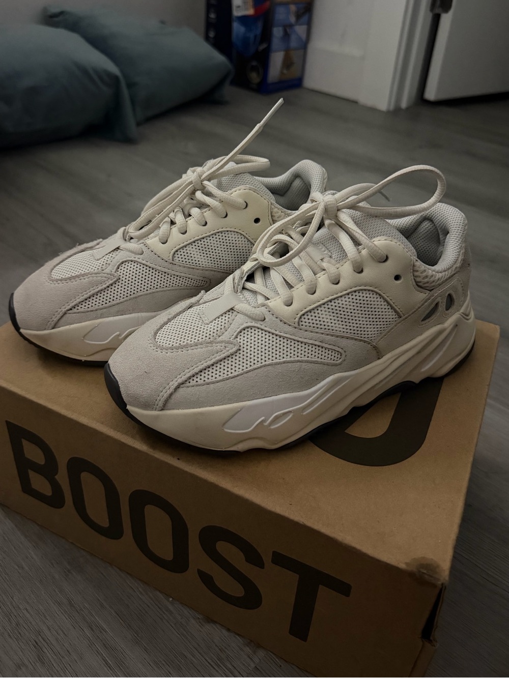 Yeezy Boost 700 Analog